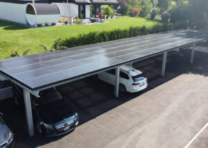 Moderner Solarcarport in Sulz, Gemeinde Laufenburg Aargau - realisiert von ENPRO Energiearchitekten AG Brugg